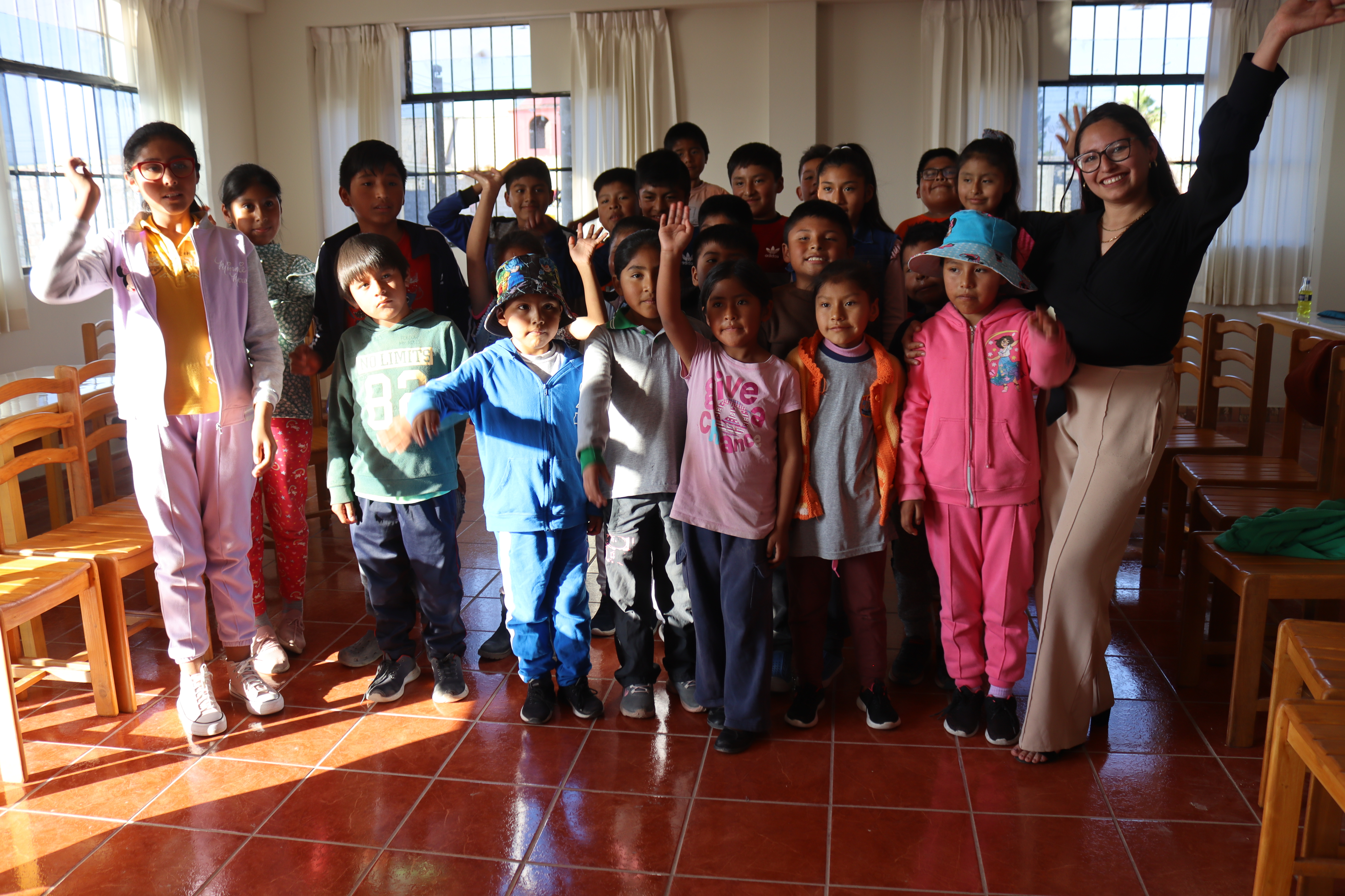 Foto grupal niños de proyecto "Casitas"