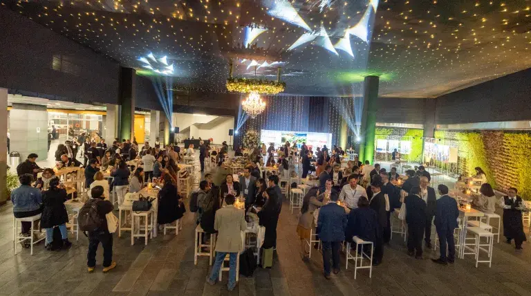 Patio central del evento