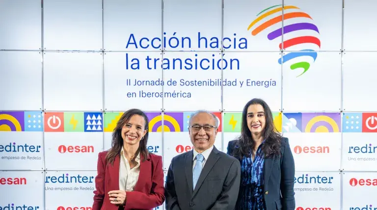 Beatriz Corredor, presidenta de Redeia, Jaime Serida, Rector de la Universidad ESAN y Adela Maestre, Directora de la Oficina Subregional para los Países Andinos de la Secretaría General Iberoamericana